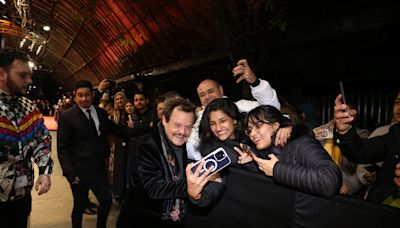 Matheus Nachtergaele, homenageado com Troféu Oscarito, é alegria do público no Festival de Cinema de Gramado