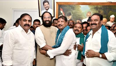 Will waive farm loans and complete pending projects soon: Uttam Kumar Reddy