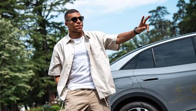 En su colección de automóviles, Kylian Mbappé tiene un Mercedes-Benz, Audi y Ferrari, pero no tiene licencia para conducirlos