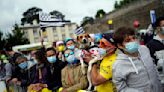 Tour de Francia: siguen los barbijos y la distancia social y regresa Egan Bernal, el campeón que estuvo al borde de la muerte