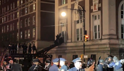 La Policía entra en la Universidad de Columbia y detiene a cientos de manifestantes propalestinos