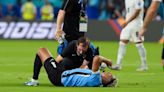Ronald Araújo y Mathias Olivera debieron abandonar el campo de juego por problemas físicos y preocupan en Uruguay