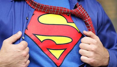 James Gunn comparte la primera foto de David Corenswet como el nuevo ‘Superman’