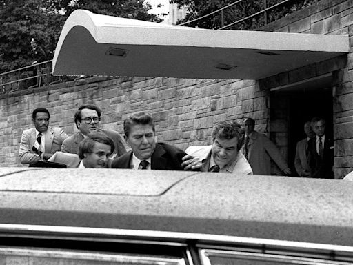 Photographer Who Captured Reagan Assassination Attempt Dies Age 77