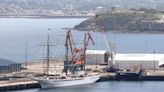 El crucero 'Sea Cloud Spirit' atraca en el puerto de Gijón