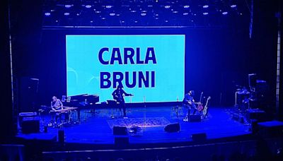 Carla Bruni, la elegancia de la primera dama de la canción francesa