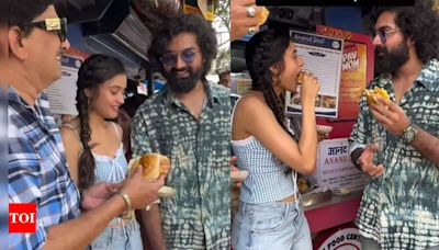 Hiten Kumar, Janki Bodiwala, Ravi Gohil enjoys Mumbai vada pav, wins hearts online | Gujarati Movie News - Times of India