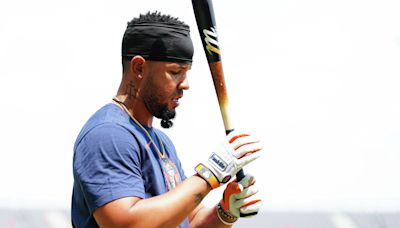 Astros make bold decision on Jose Abreu as struggles continue