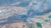 Medios aéreos y más de un centenar de personas trabajan en la extinción de dos incendios en la provincia de Toledo