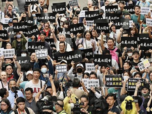 42個民團立院外抗議 公督盟籲：黃國昌在權力舞台上勿忘初心