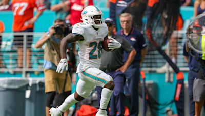 Is De'Von Achane playing today? Injury updates on Miami Dolphins running backs vs Bills