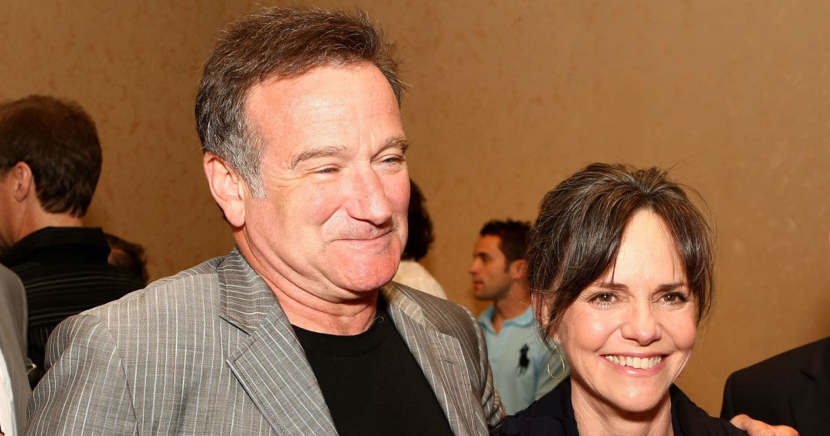 Sally Field Recalls How Robin Williams Helped After Her Father’s Death