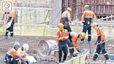 政府稱正加大工人培訓力度 助加快本港基建發展