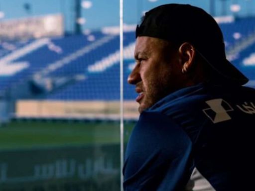 Neymar se reapresenta no Al-Hilal após lesão no joelho