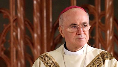 Excomulgan por cisma al arzobispo Carlo Maria Viganò, crítico con el papa Francisco