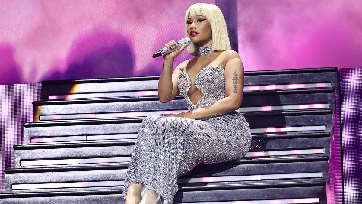 Fans Breakdown Nicki Minaj's Rant Against Jay-Z for Picking Kendrick Lamar For Superbowl Gig Vs Lil Wayne