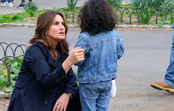 Mariska Hargitay paused filming episode of 'Law & Order: SVU' to help lost child who thought she was a real cop