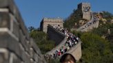 China arresta a 2 por abrir un camino a través de un tramo de la Gran Muralla