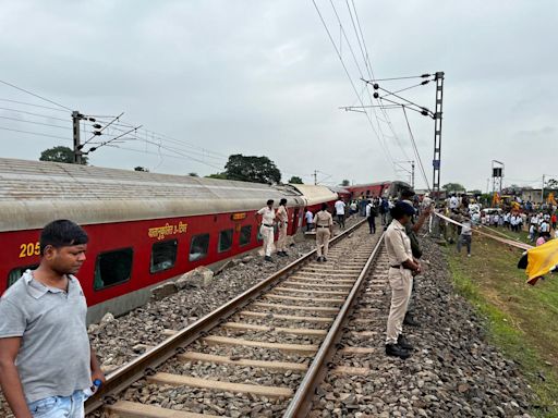 Mumbai-Howrah Train Accident: 2 Killed As 18 Coaches Derail In Jharkhand