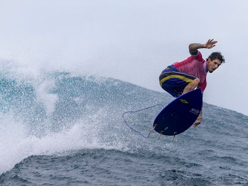 Brazilian surfer hovers above ocean in viral photo, breaks Olympic surfing record