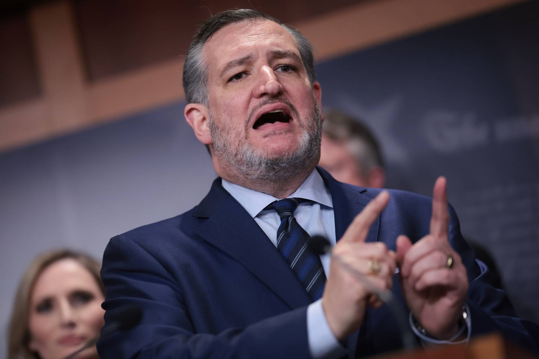 Ted Cruz Called Automatic Airline Refunds a ‘Dumb Idea.’ Senators Disagreed