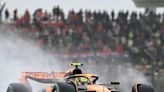 Fórmula 1: Verstappen sufrió bajo la lluvia en China y Norris se llevó la pole de la primera sprint del año