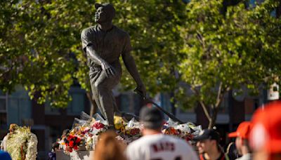 Late Hall of Famer Willie Mays receives final military honors for his U.S. Army service