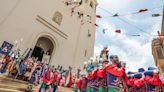 Multitudinario traslado de San Antón a la Iglesia de Santa Ana de Elda