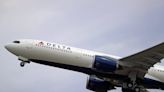 Passagier verklagt Delta Air Lines, weil er sich an der Armlehne eine Rippe gebrochen haben soll