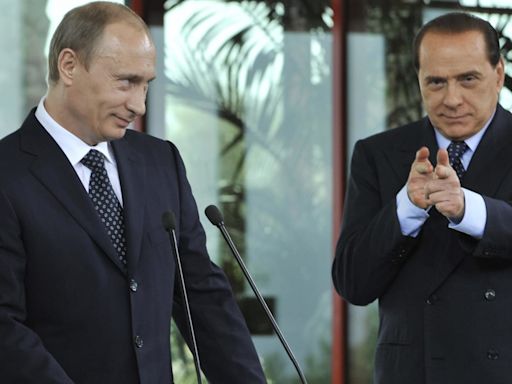 Vladimir Putin Cut Out a Deer’s Heart and Gave It to Silvio Berlusconi