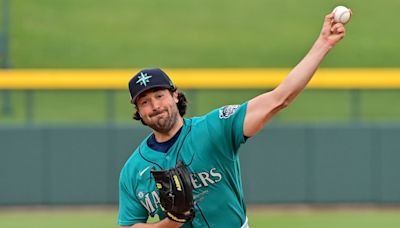 Injured Cy Young Winner Makes First Pitches During Giants Rehab Start