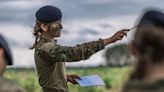 Elisabeth de los belgas acaba su entrenamiento militar y prestará juramento en otoño