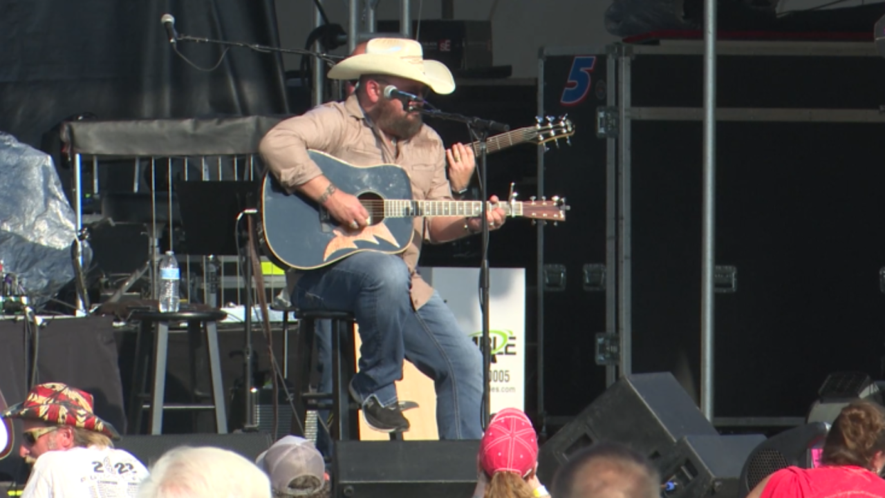 Ohio’s newest country music festival’s in full swing on day 2