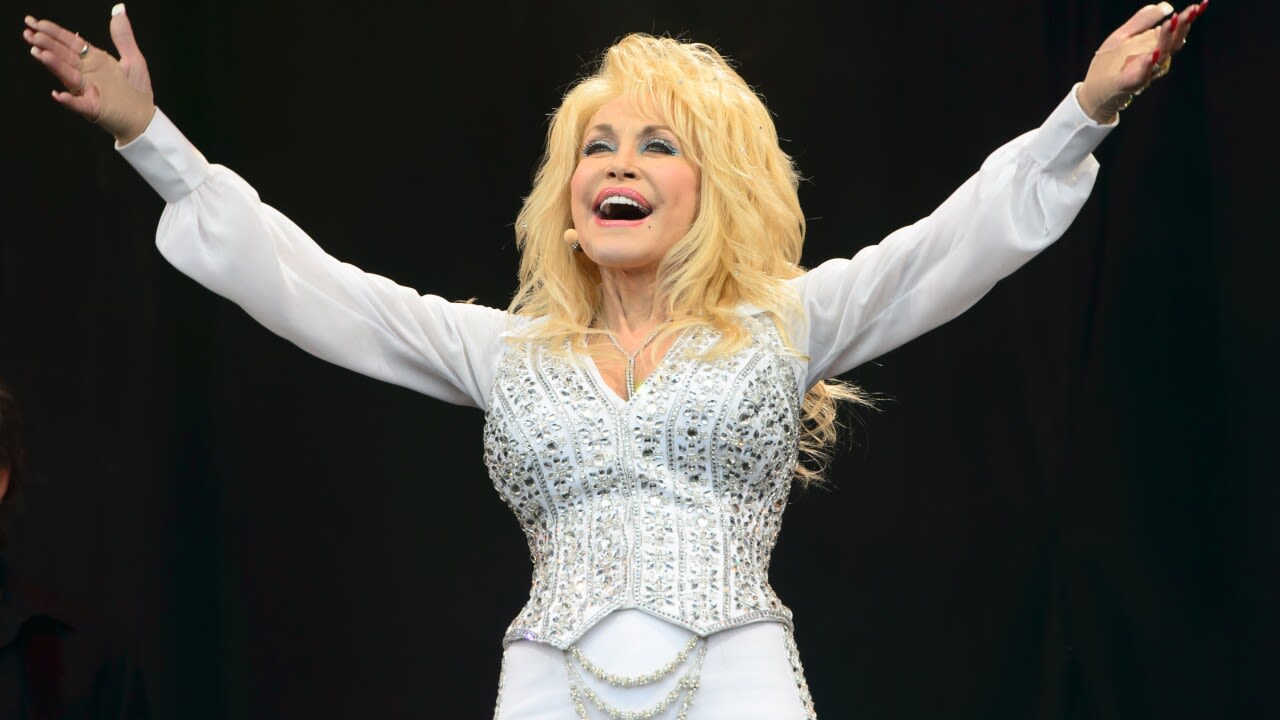 A musical based on Dolly Parton’s life story is set to hit the Broadway stage - WSVN 7News | Miami News, Weather, Sports | Fort Lauderdale