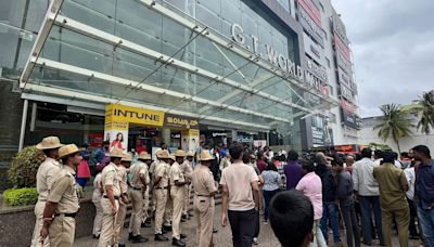 Farmer in dhoti denied entry into mall in Bengaluru
