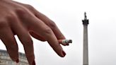 El Reino Unido aprueba la ley que prohíbe la venta de tabaco a cualquier nacido después de 2008