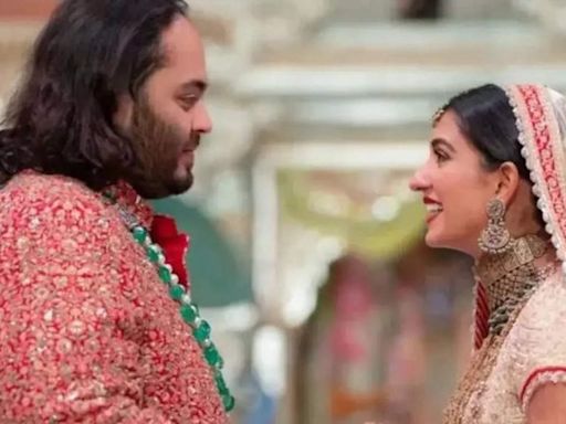 Anant Ambani and Radhika Merchant's wedding photographer shares an EPIC moment from the couple's varmala ceremony | Hindi Movie News - Times of India