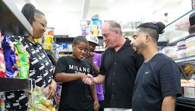 Free stuff for good grades: Staten Island deli manager motivates students, earns praise of BP Fossella