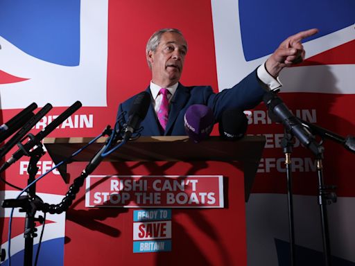 Farage Attacks Sunak on Immigration in First UK Campaign Speech