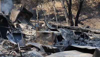 Firefighters hold their ground against Line, Bridge fires