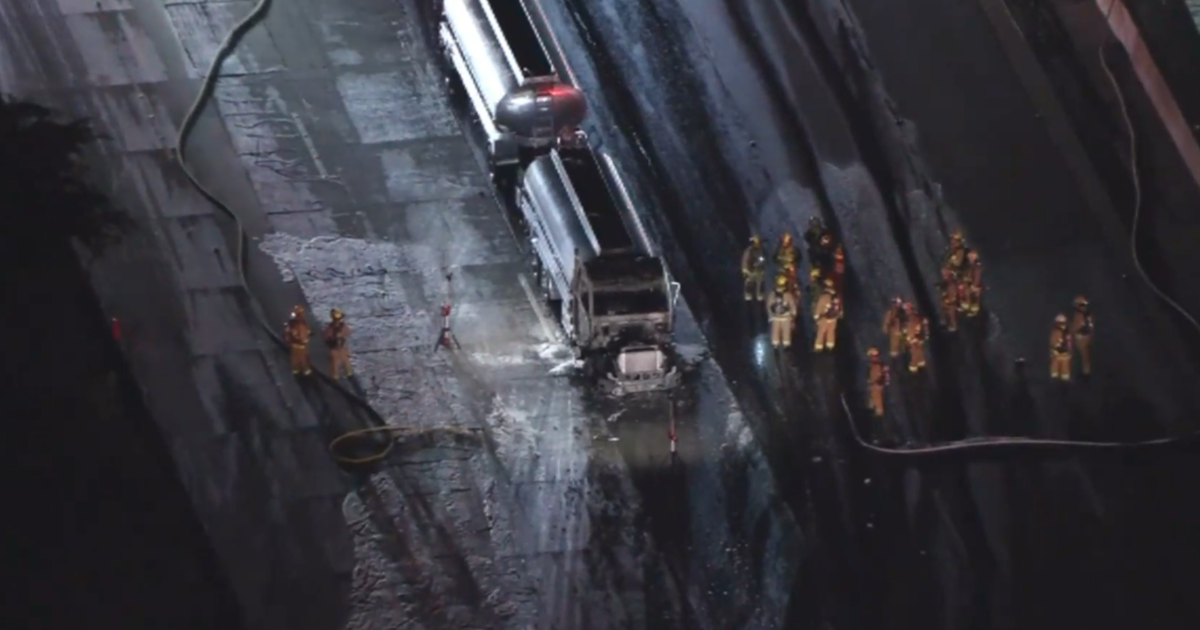 Big rig catches fire on 405 Freeway in Sherman Oaks, creating massive traffic snarl