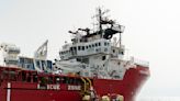Enmascarados irrumpen en rescate de migrantes en el mar y se llevan la barca