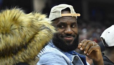 Reports: Lakers prep pitch, 3-year max deal for LeBron James