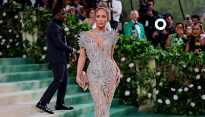 La gala del Met se rinde al poder latino: Bad Bunny y Jennifer Lopez reinan en la gran pasarela de la moda global