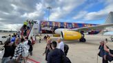 "Ahí no nos montamos": la reacción de los aficionados del Real Madrid que han viajado a Londres en el avión del FC Barcelona