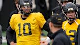 Hawkeyes: Iowa QB Hill enters the transfer portal