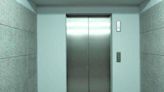 ¿Qué hacer en caso de que se descuelgue un ascensor? podría salvar su vida en accidente