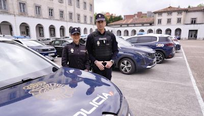 Hablan los policías que evitaron que una joven de 19 años se suicidara en Oviedo: "La cogimos justo antes de saltar"