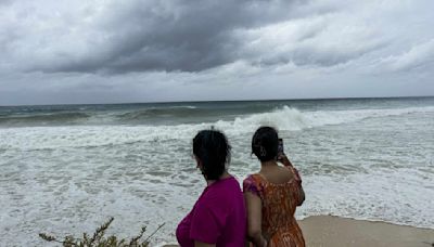 A pesar de advertencias por la proximidad de Beryl, bañistas mantienen actividades en playas de Tamaulipas