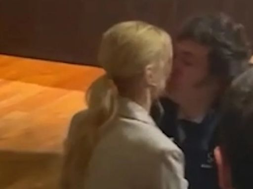 Javier Milei y Yuyito González se mostraron otra vez juntos y se dieron un beso